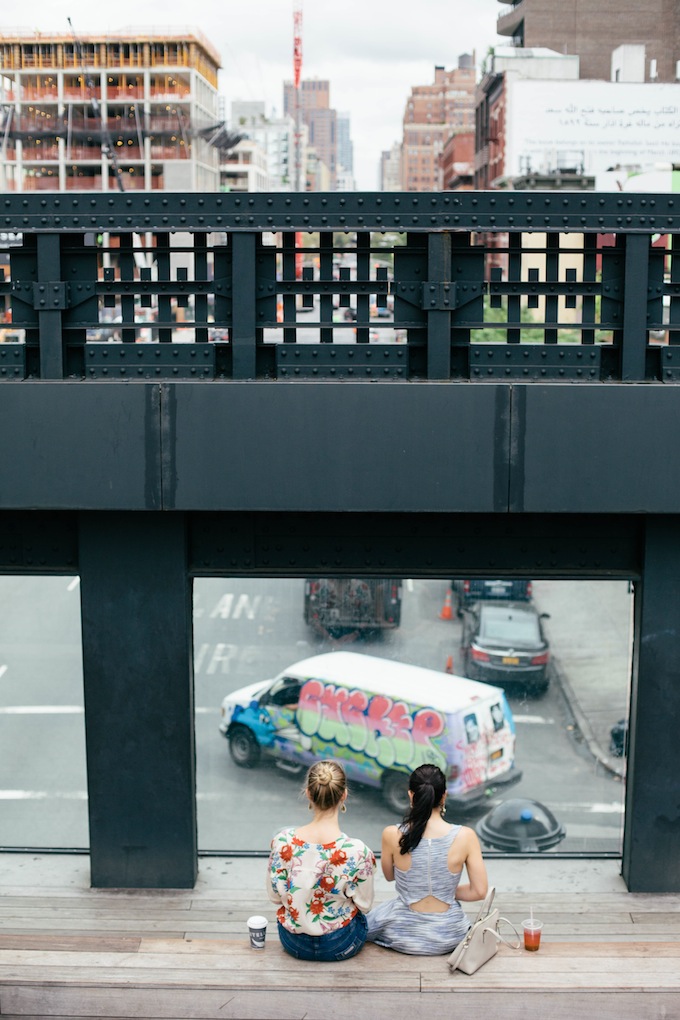 highline new york city construction fashion chelsea architecture meatpacking blue dress floral top kate spade bag bridge 